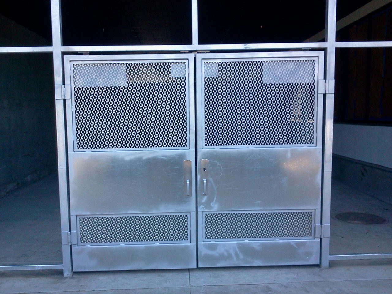 Pedestrian gate installation