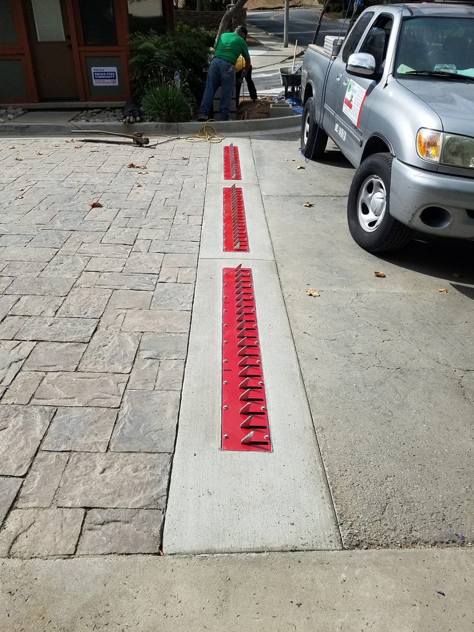 Traffic spike installation