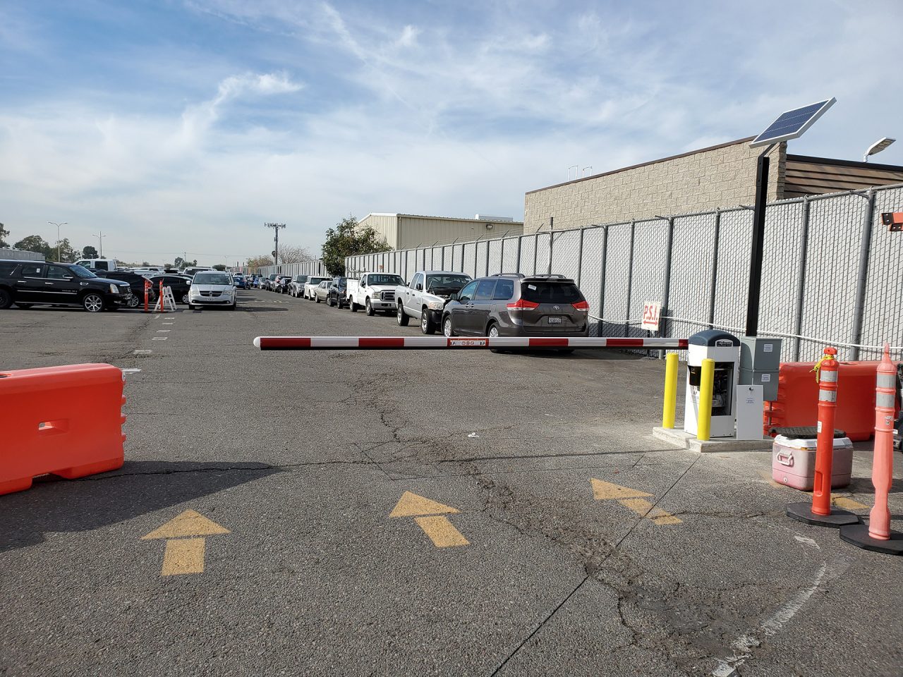 Solar barrier arm gate installation