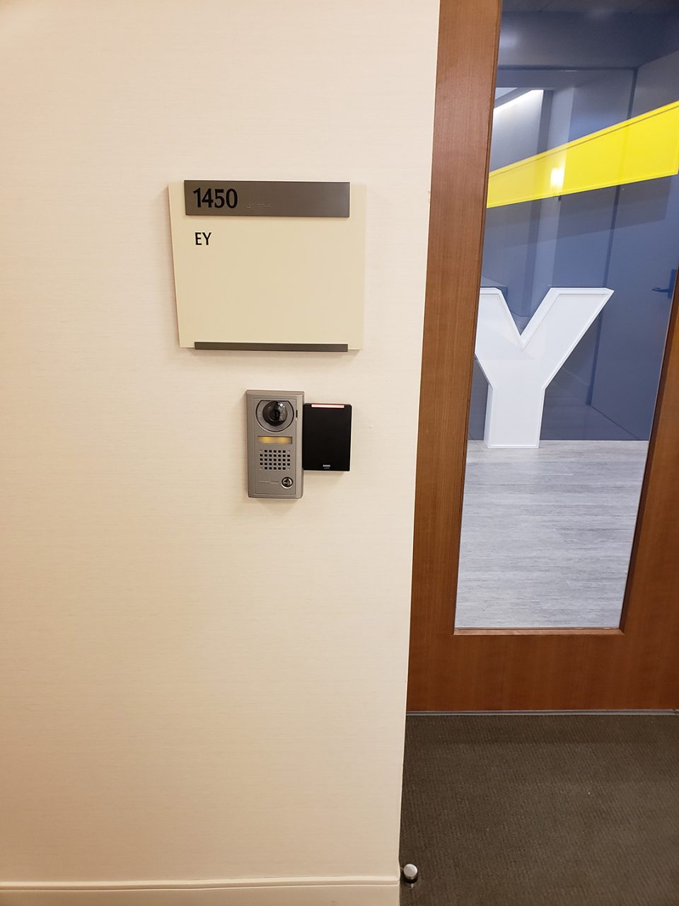 Intercom and access-control installation